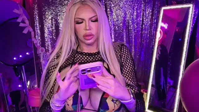 Snapshot of bimbotwerkqueen chatting on June 2026 01:54:01 AM bimbotwerkqueen online show from June 2026 01:54:01 AM