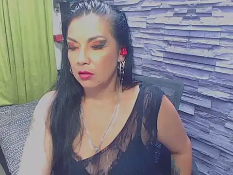 Snapshot of Cruela_deviil chatting on February 2025 07:51:02 AM Cruela deviil online show from February 2025 07:51:02 AM