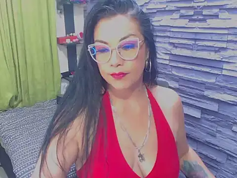 Snapshot of Cruela_deviil chatting on March 2025 04:56:02 AM Cruela deviil online show from March 2025 04:56:02 AM
