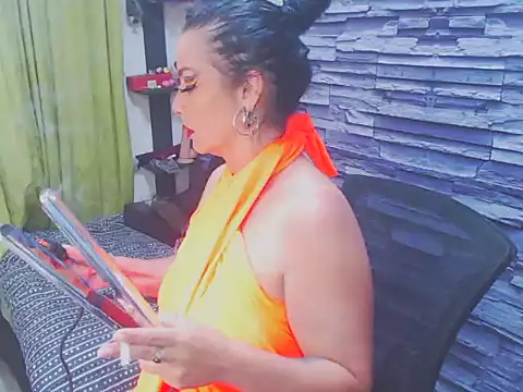 Snapshot of Cruela_deviil chatting on January 2025 11:34:01 PM Cruela deviil online show from January 2025 11:34:01 PM
