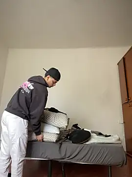 dylancrugerx online show from April 2026 09:16:01 AM