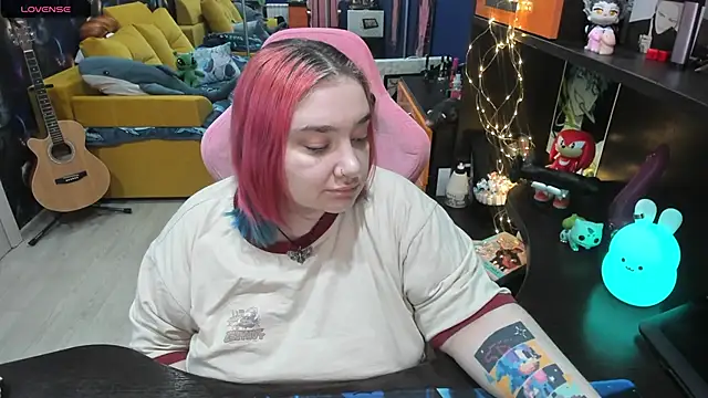Snapshot of Softie_Sofy chatting on February 2025 02:23:02 AM Softie Sofy online show from February 2025 02:23:02 AM