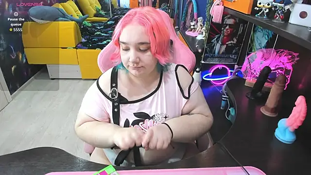 Softie Sofy online show from December 2025 02:01:02 AM