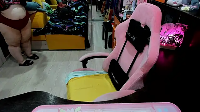 Softie Sofy online show from April 2026 04:14:01 AM