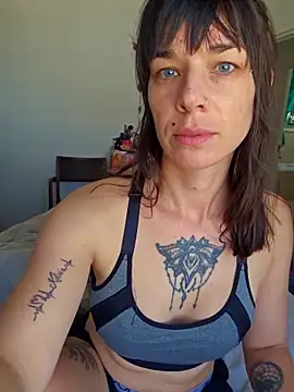 TassiTyne online show from October 2025 02:16:02 PM