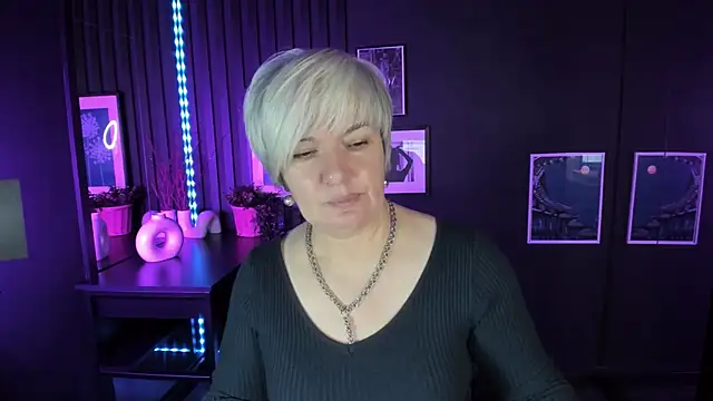 Snapshot of CarmenSoft chatting on November 2025 08:57:02 PM CarmenSoft online show from November 2025 08:57:02 PM