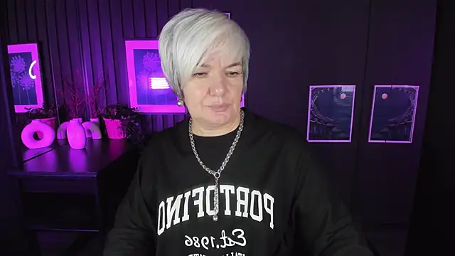 Snapshot of CarmenSoft chatting on November 2025 08:24:02 PM CarmenSoft online show from November 2025 08:24:02 PM