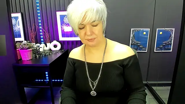 Snapshot of CarmenSoft chatting on November 2025 08:31:01 PM CarmenSoft online show from November 2025 08:31:01 PM