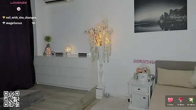 Snapshot of Domixdyva chatting on November 2025 06:30:01 PM Domixdyva online show from November 2025 06:30:01 PM