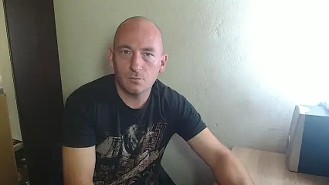 Snapshot of Johan___Barker chatting on November 2025 12:42:02 PM Johan Barker online show from November 2025 12:42:02 PM