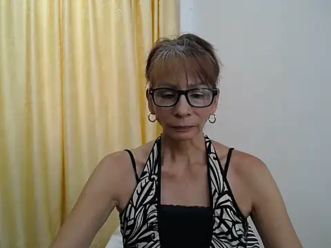 Snapshot of mommysexy16 chatting on September 2025 02:57:01 PM mommysexy16 online show from September 2025 02:57:01 PM