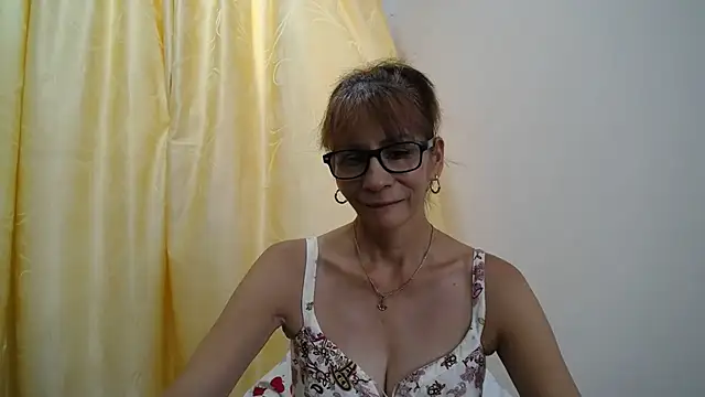 Snapshot of mommysexy16 chatting on September 2025 04:07:02 PM mommysexy16 online show from September 2025 04:07:02 PM