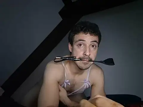 Chiennemale68xh online show from January 2025 03:42:02 PM