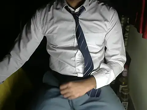 aloneboy1996 online show from December 2025 06:23:01 PM