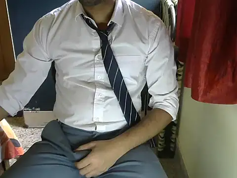 aloneboy1996 online show from October 2025 07:42:01 AM