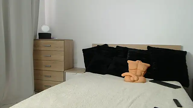 Layla23a online show from February 2025 01:01:01 PM