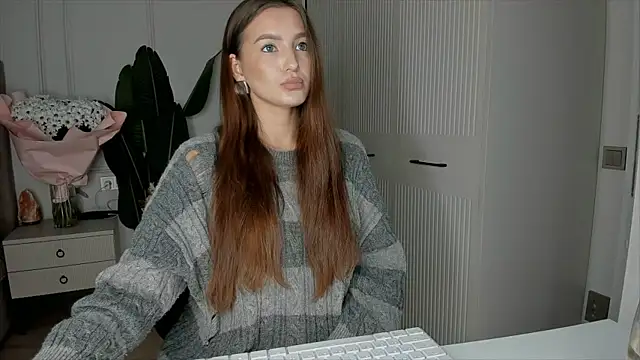 Snapshot of xx_leila chatting on November 2025 10:52:02 AM xx leila online show from November 2025 10:52:02 AM