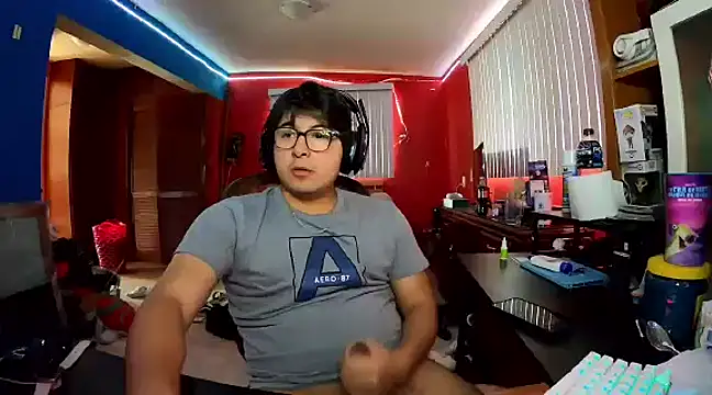 Snapshot of Nathanroberts111 chatting on December 2024 08:48:01 PM Nathanroberts111 online show from December 2024 08:48:01 PM