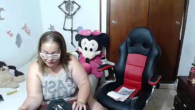 Britney-22 online show from October 2025 12:00:02 AM