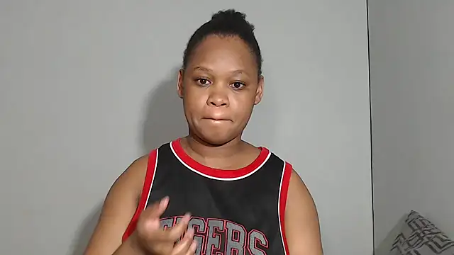 Snapshot of ANGELINE600 chatting on October 2025 10:10:02 PM ANGELINE600 online show from October 2025 10:10:02 PM