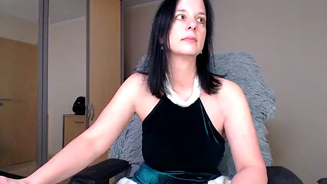 Snapshot of _Sweetlonglips_ chatting on December 2024 09:24:01 AM  Sweetlonglips  online show from December 2024 09:24:01 AM