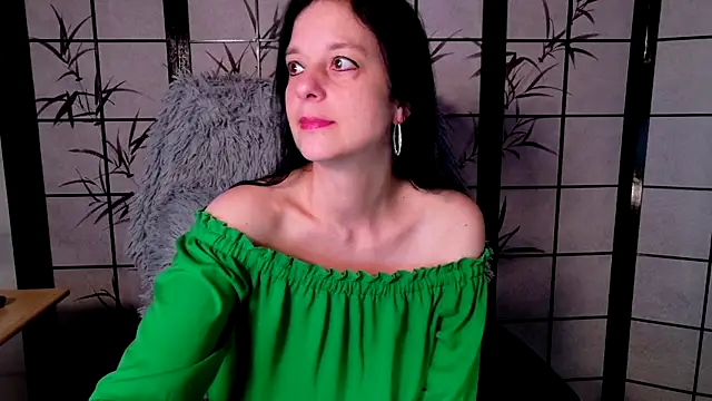 Snapshot of _Sweetlonglips_ chatting on June 2026 06:22:01 AM Sweetlonglips online show from June 2026 06:22:01 AM