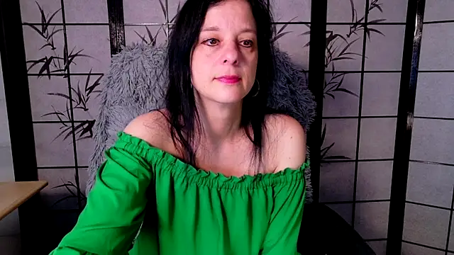 Snapshot of _Sweetlonglips_ chatting on June 2026 07:31:02 AM Sweetlonglips online show from June 2026 07:31:02 AM