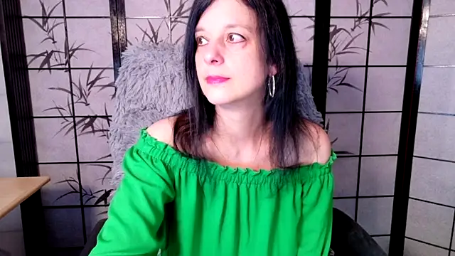Snapshot of _Sweetlonglips_ chatting on June 2026 08:19:01 AM Sweetlonglips online show from June 2026 08:19:01 AM