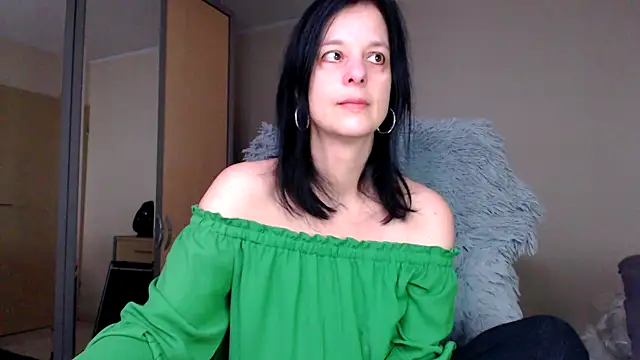 Snapshot of _Sweetlonglips_ chatting on February 2025 09:00:02 AM  Sweetlonglips  online show from February 2025 09:00:02 AM