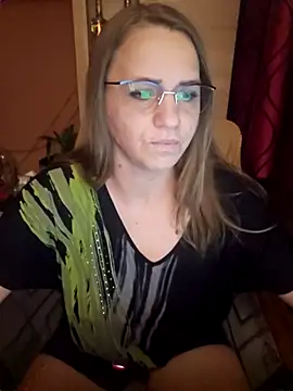 Snapshot of Blonikicia chatting on December 2025 05:19:02 AM Blonikicia online show from December 2025 05:19:02 AM