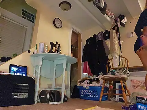 Snapshot of MaddisonX chatting on November 2025 09:24:01 AM MaddisonX online show from November 2025 09:24:01 AM