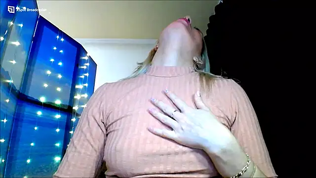 Snapshot of miaa_sunn chatting on December 2024 09:58:02 PM miaa sunn online show from December 2024 09:58:02 PM