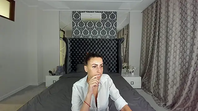 Rebecca Diamond online show from October 2025 05:19:02 AM