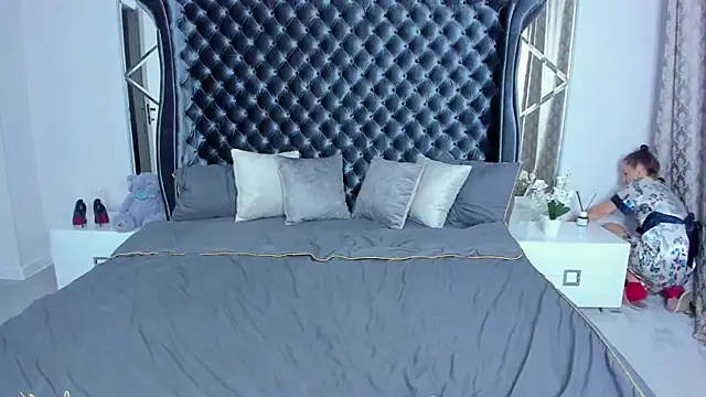 Rebecca Diamond online show from November 2025 06:01:02 AM