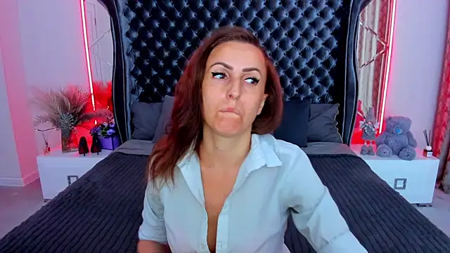 Snapshot of Rebecca_Diamond chatting on June 2026 06:03:02 AM Rebecca Diamond online show from June 2026 06:03:02 AM