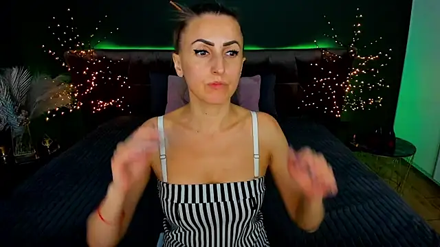 Rebecca Diamond online show from September 2025 12:00:02 PM