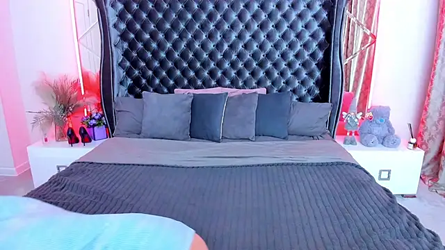 Rebecca Diamond online show from April 2026 05:41:02 AM