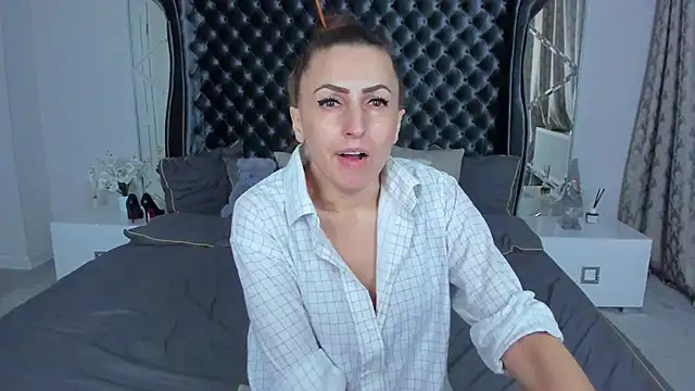 Rebecca Diamond online show from February 2026 06:11:01 AM