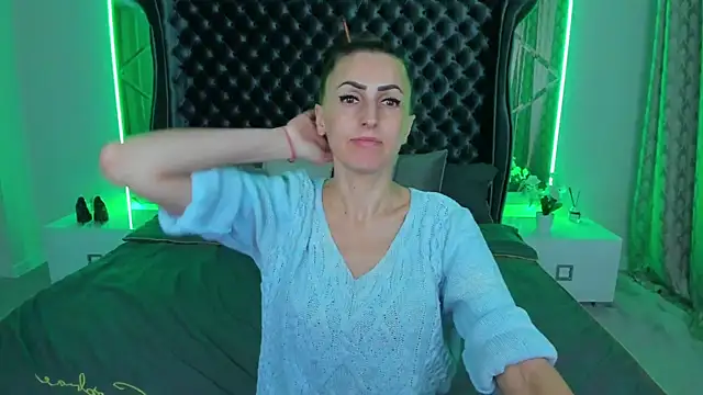 Rebecca Diamond online show from November 2025 06:13:02 AM