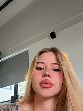 curchez  online show from February 2026 07:33:01 PM