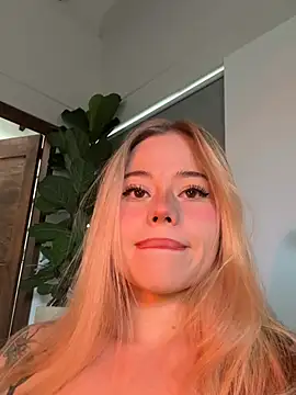 curchez  online show from February 2026 07:55:02 PM