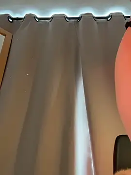 curchez  online show from November 2025 07:18:01 PM