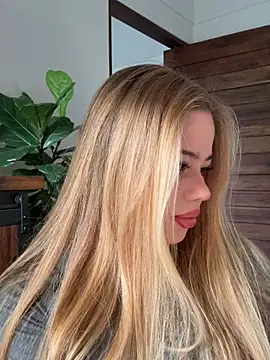 curchez  online show from April 2026 08:21:01 PM