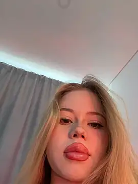 curchez  online show from February 2025 07:17:02 PM