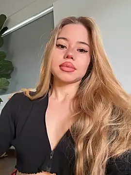 curchez  online show from February 2026 07:59:02 PM