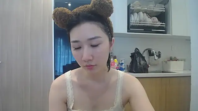 Snapshot of Asiagirll chatting on June 2026 06:52:02 AM Asiagirll online show from June 2026 06:52:02 AM