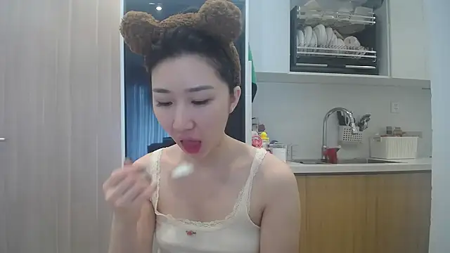 Snapshot of Asiagirll chatting on June 2026 01:21:01 AM Asiagirll online show from June 2026 01:21:01 AM