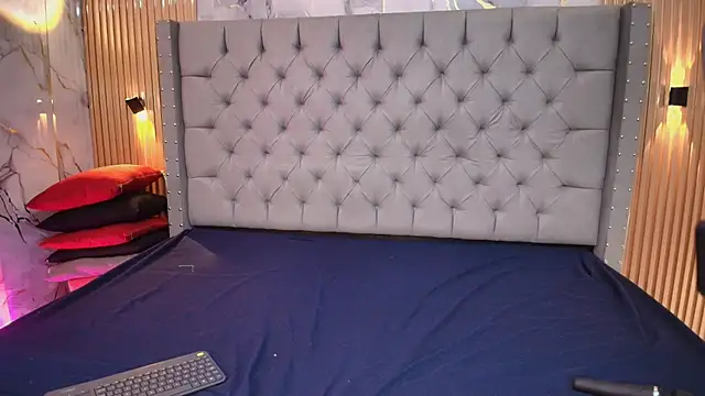 Eva MilfF online show from April 2026 01:01:01 PM