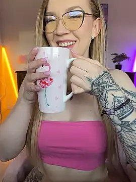 Snapshot of Cute-Alice chatting on April 2026 09:33:01 AM Cute-Alice online show from April 2026 09:33:01 AM