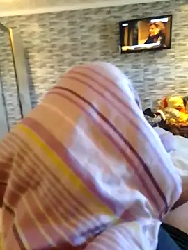 Snapshot of Rolandxxxr chatting on February 2026 01:44:01 PM Rolandxxxr online show from February 2026 01:44:01 PM